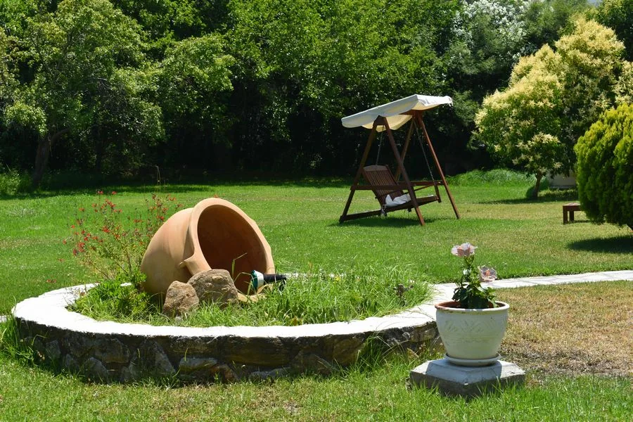 Lawn and garden seating at Edem